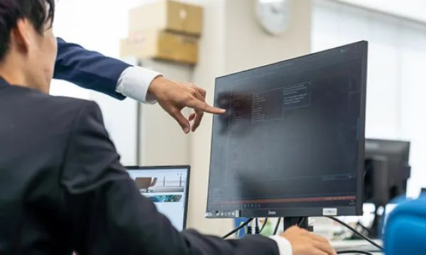 システム開発を行っている社内風景写真